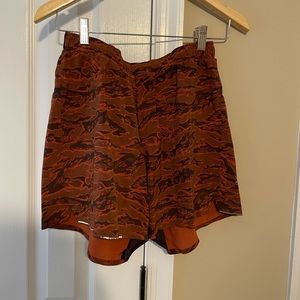 Men’s Tiger Stripe Orange Lululemon Surge Shorts. Inseam 4’. Size Medium.